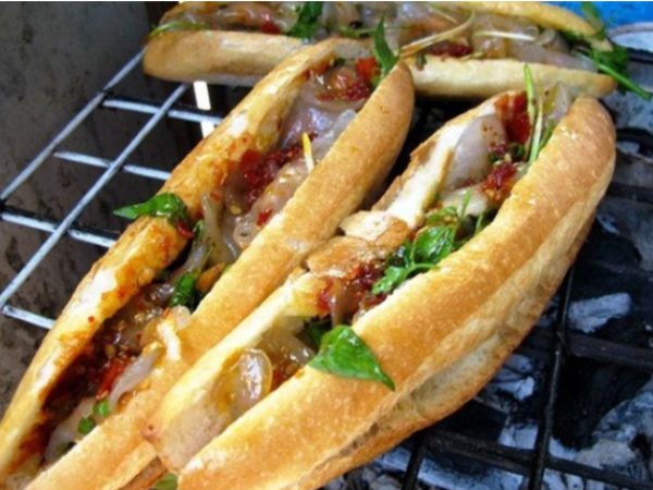 Bánh mì thịt xíu bột lọc, đặc sản xứ Huế gây sốt ở TPHCM