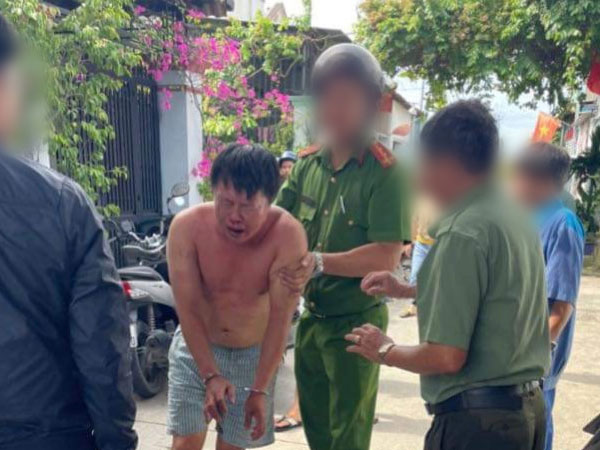 Hàng xóm kể phút công an khống chế người cha sát hại con trong căn nhà khoá cửa