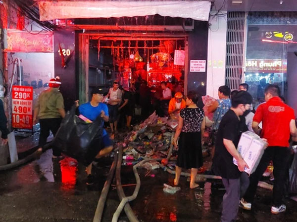Cửa hàng bán đồ chơi Trung thu bốc cháy ở trung tâm Đà Nẵng