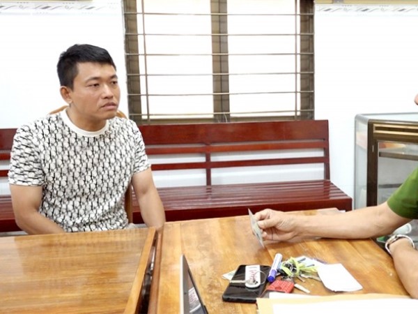 Dẫn con của tình cũ đi chơi rồi ném xuống sông