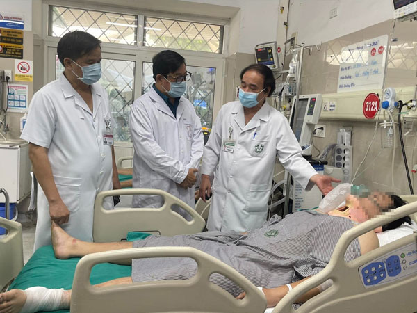 Vụ cháy chung cư mini ở Hà Nội: Nhiều nạn nhân vào viện không có ai chăm sóc