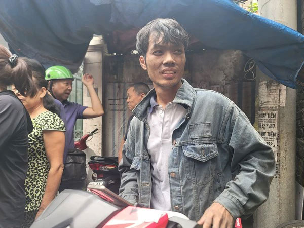 Thanh niên đang đi ship hàng, vội đến cứu nhiều người trong vụ cháy tại Hà Nội