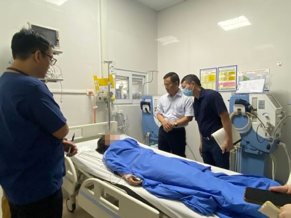 Nhà 4 người thoát chết nhờ chui trong tủ quần áo chờ cứu hộ