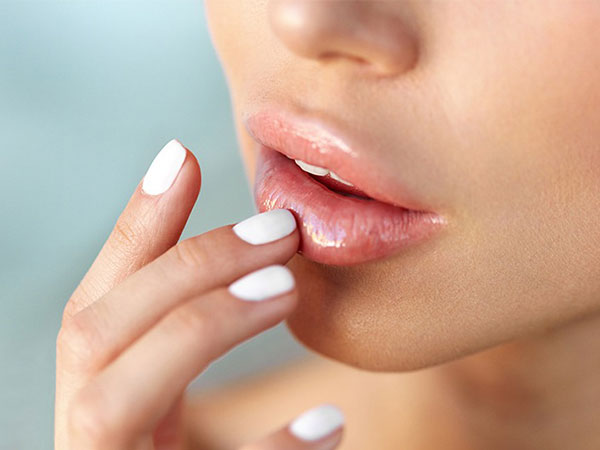 Cách loại bỏ đôi môi nứt nẻ trong mùa đông
