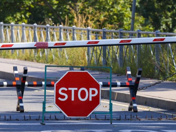 Estonia cấm ô tô mang biển số Nga nhập cảnh