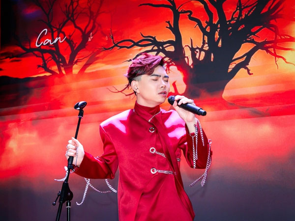 Thiếu gia tập đoàn nghìn tỉ lao vào showbiz