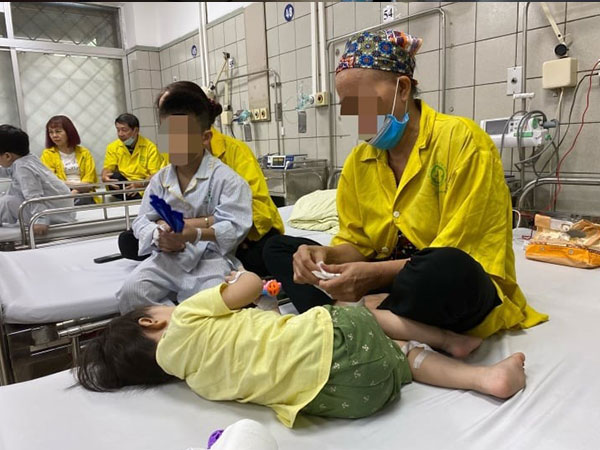 Gia đình bố ôm con nhảy từ tầng 3 thoát chết: Con gái đầu 9 tuổi không qua khỏi