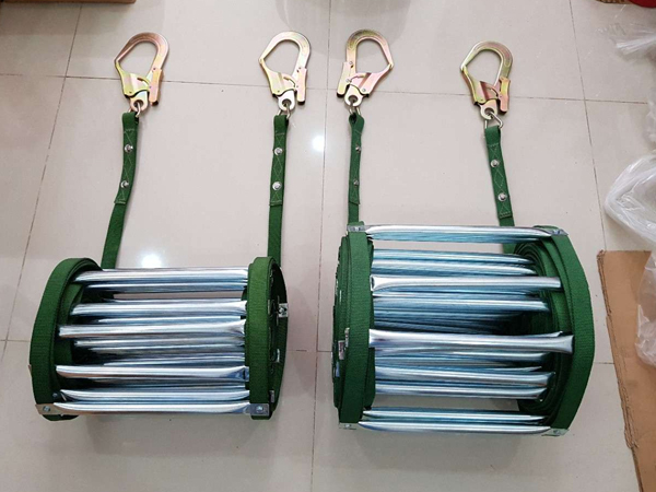 'Loạn' giá đồ cứu hoả sau vụ cháy chung cư mini