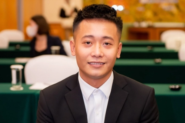 Không cần đình đám, Quang Linh Vlogs làm ngay hành động đẹp trong đêm