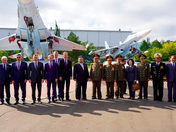 Hình ảnh ông Kim Jong Un đi thăm nhà máy sản xuất Su-35 và Su-57 của Nga