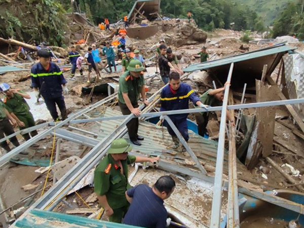 Đã tìm thấy 5 người mất tích trong trận lũ ống ở Lào Cai
