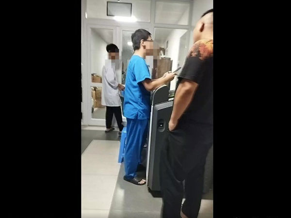 Học viên thực tập ở BV Việt Đức bị tố sàm sỡ bệnh nhân trong phòng chụp X-quang