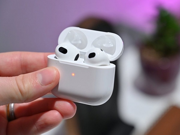 Người phụ nữ nuốt AirPod vì tưởng nhầm là vitamin