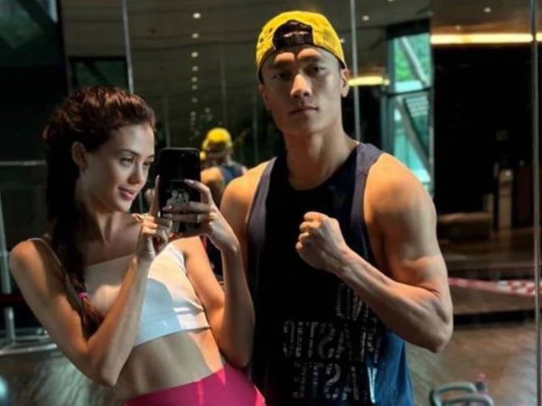 Bùi Tiến Dũng khoe body đẹp như tạc tượng khi cùng vợ Tây đi tập gym