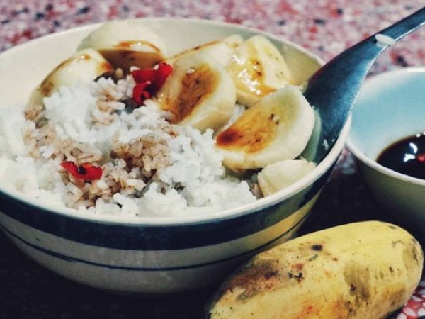 Cơm độn chuối, xoài, dưa hấu - đặc sản 'lạ đời' ở miền Tây