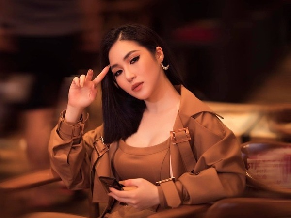 Trước khi bất ngờ về Việt Nam, Hương Tràm sống ra sao ở Mỹ trong 4 năm?