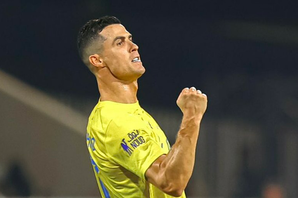 Cristiano Ronaldo khiến truyền thông choáng váng, suýt ngất xỉu trong trận thắng Al Raed