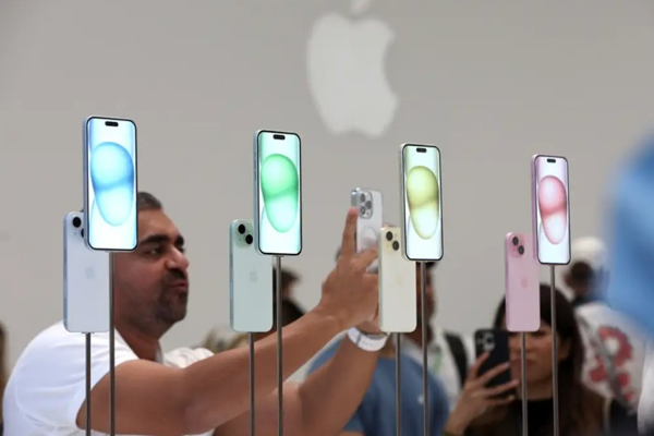 iPhone 15 bị cộng đồng chế giễu là “50 sắc thái”