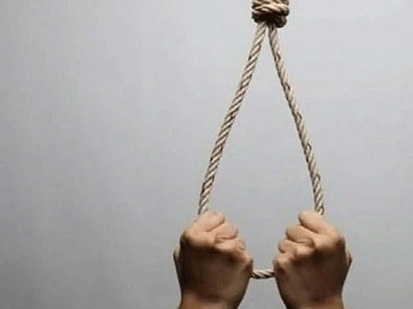 Mẹ chết lặng khi thấy con trai tử vong