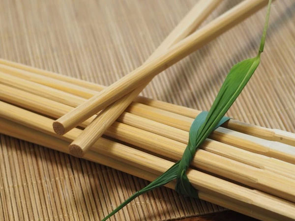 Đừng ăn cơm bằng loại bát đũa này nếu không muốn bệnh ung thư tìm đến