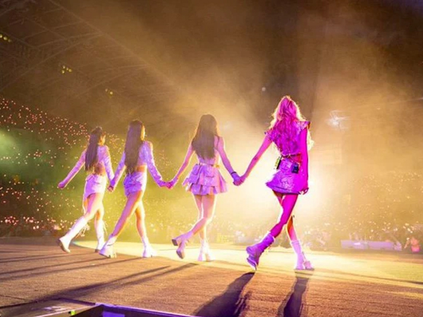BLACKPINK kết thúc tour diễn lịch sử, Jennie gieo hi vọng cho fan trước tin đồn nhóm tan rã