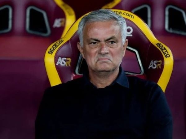 Thắng trận đậm nhất với Roma, Mourinho thừa nhận 'không bận tâm'