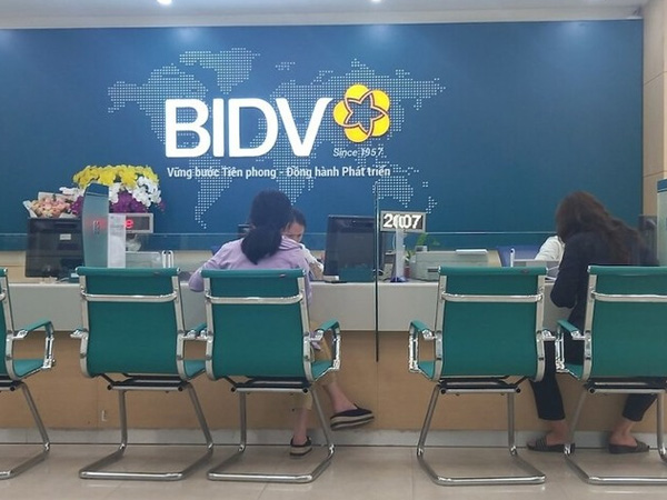 Ồ ạt hạ lãi suất huy động, có ngân hàng giảm sâu kỷ lục
