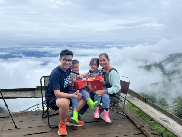 Mẹ Hà Nội đưa con bỏ phố lên núi, đến 'thiên đường mây' sống một tháng