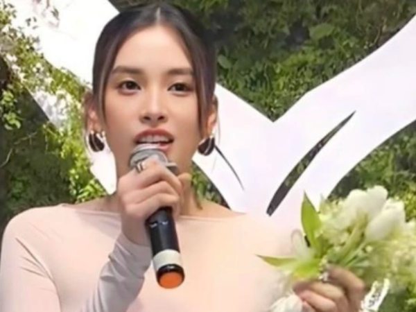 Tiểu Vy bắt được hoa cưới từ Phương Anh, lập tức có hành động bất ngờ