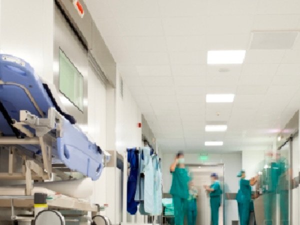 Cặp đôi ngoại tình đang 'ân ái' bỗng dính chặt vào nhau, nội tình phía sau khiến dân tình phẫn nộ