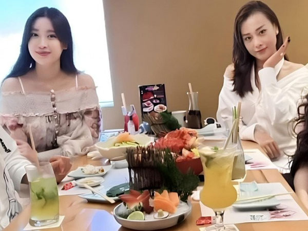 Đỗ Mỹ Linh 'đọ sắc' cùng vợ trẻ Shark Bình hậu sinh con, ngồi xa camera nhất vẫn lộ dáng mũm mĩm