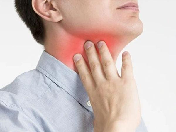 Bị 'khàn giọng kéo dài', nam thanh niên ngã ngửa khi biết kết quả xét nghiệm