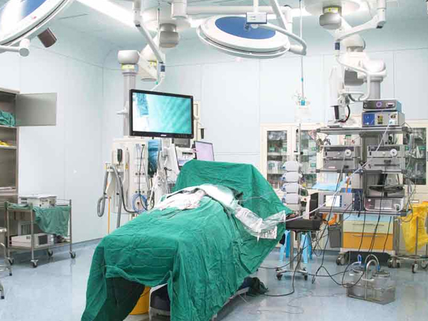 Đi cắt u nang, bệnh nhân hốt hoảng khi bị bác sĩ gây mê bỏ quên trên bàn mổ vì bệnh viện...tan ca