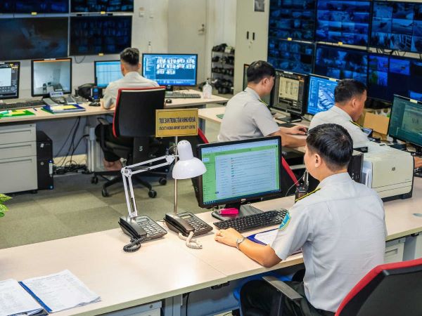 Hành khách lại ‘cầm nhầm’ tài sản của người khác ở sân bay Nội Bài