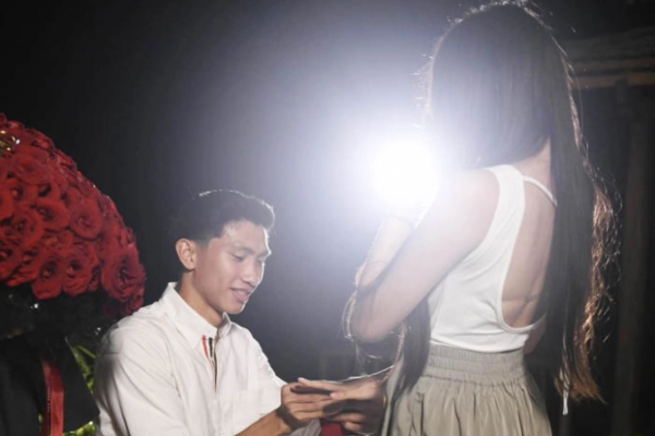 Đoàn Văn Hậu nói lời cảm động khi cầu hôn Hải My