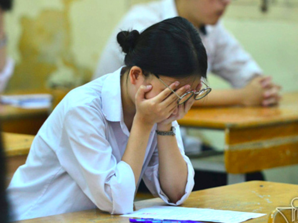 Áp lực học trường chuyên, nữ sinh cấp 3 ở Hà Nội bị rối loạn lo âu