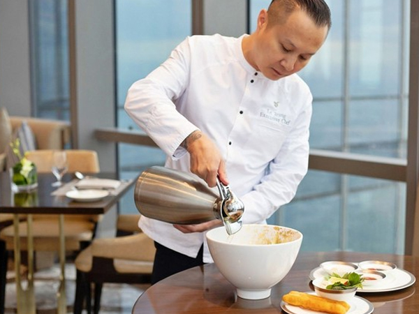 Bát phở giá hơn 4 triệu đồng có gì?