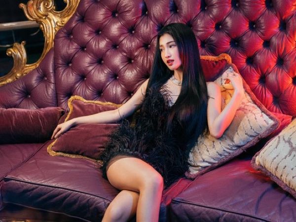 'Thần tiên tỷ tỷ' Phương Nhi sắc sảo, quyến rũ trước thềm thi quốc tế