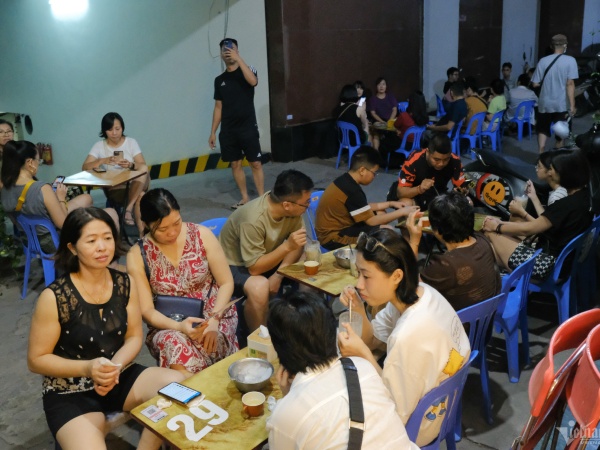 Món chè Hà Nội giá bằng hai bát phở vẫn nườm nượp khách