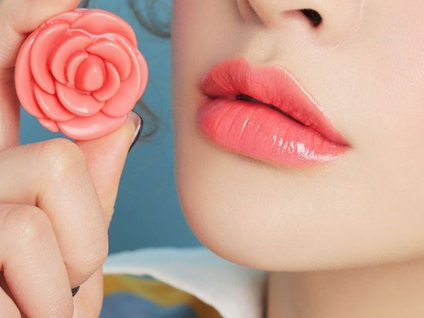 Bạn có đang mắc những sai lầm này khi chăm sóc đôi môi của mình?