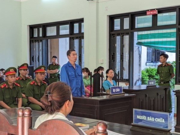 Xét xử cựu đại úy công an trại giam cướp tiệm vàng ở chợ Đông Ba