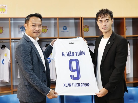 Văn Toàn ra mắt CLB Nam Định, nhận lương cao chót vót