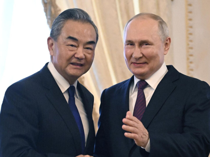 Tổng thống Nga Putin tiếp Ngoại trưởng Trung Quốc Vương Nghị