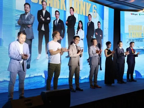 Học vấn dàn 'cá mập' Shark Tank mùa 6: Người là sinh viên Harvard, người tốt nghiệp 2 ĐH, 4 lần học thạc sĩ