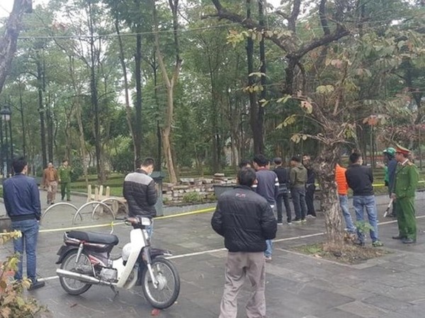 Thi thể nữ giới bị đốt trong vườn hoa lộ tội ác rùng rợn