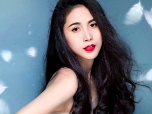 Thủy Tiên không dự phiên tòa xét xử Nguyễn Phương Hằng, âm thầm có động thái gây bất ngờ