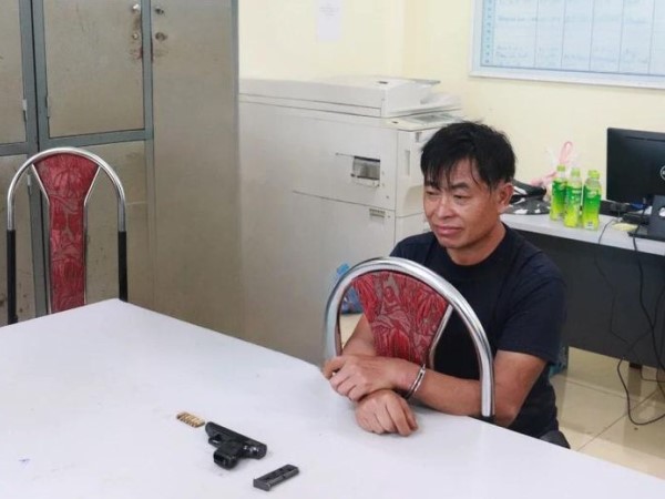 Công an vào rừng tóm gọn bố vợ của Tàng Keangnam, 2 con trai điên cuồng tìm cách giải cứu