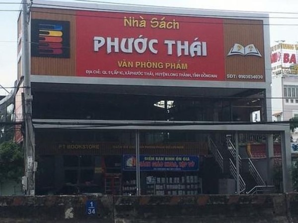 Truy bắt kẻ bịt mặt, cầm súng xông vào tiệm sách để cướp tiền