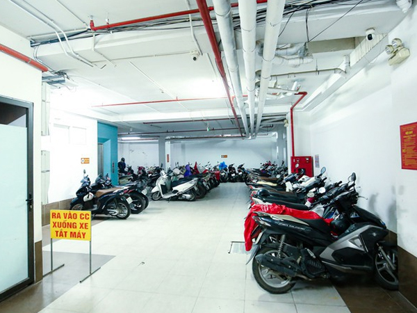 Yêu cầu di dời xe máy khỏi tầng 1 chung cư mini: Bí thư quận nói không có chủ trương này