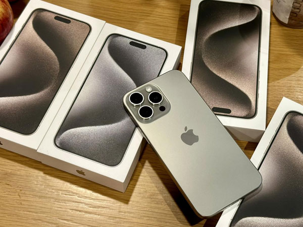 iPhone 15 Pro Max đầu tiên về Việt Nam, bị hét giá lên 70 triệu đồng